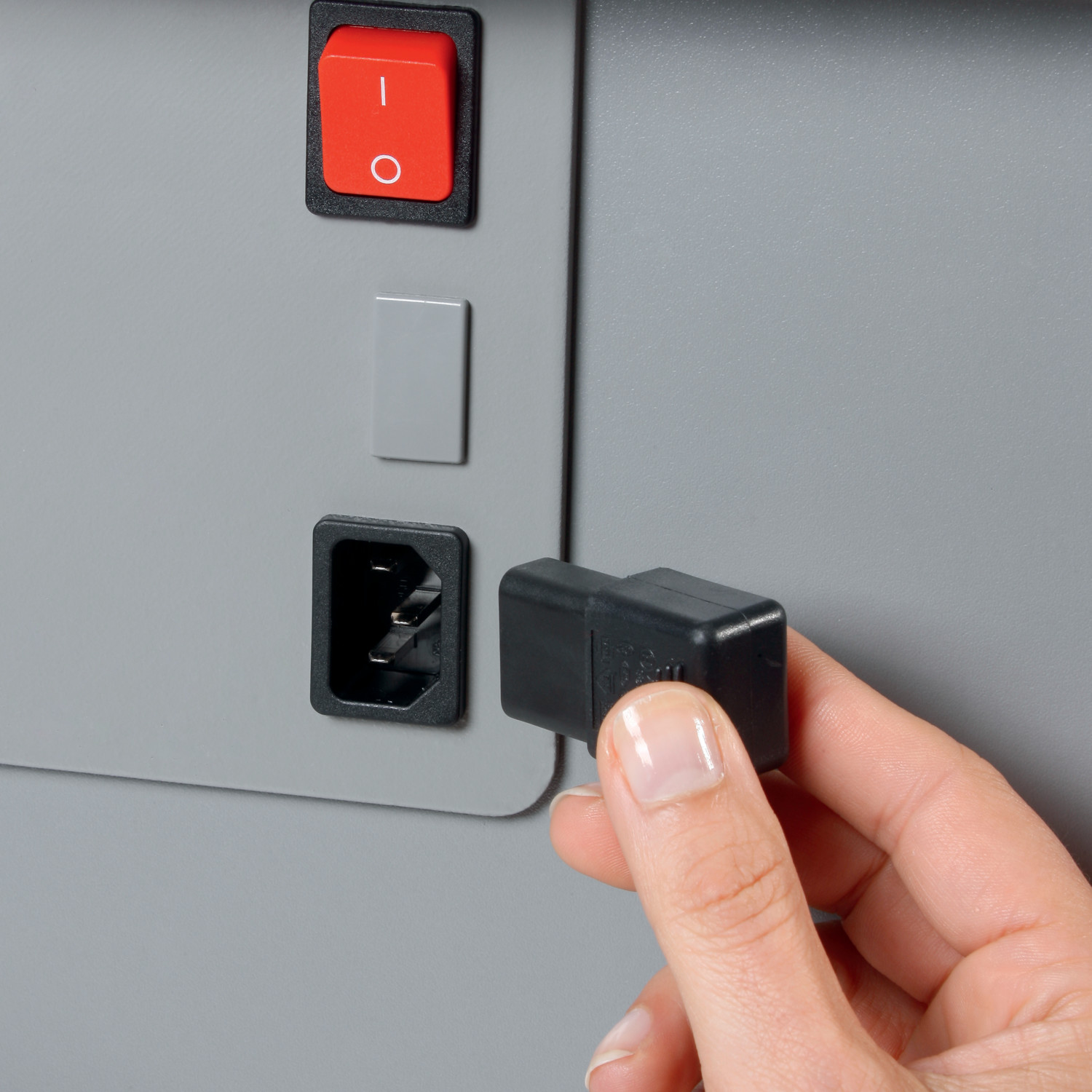 Detachable IEC power plug makes the document shredder quick and easy to move from A to B
