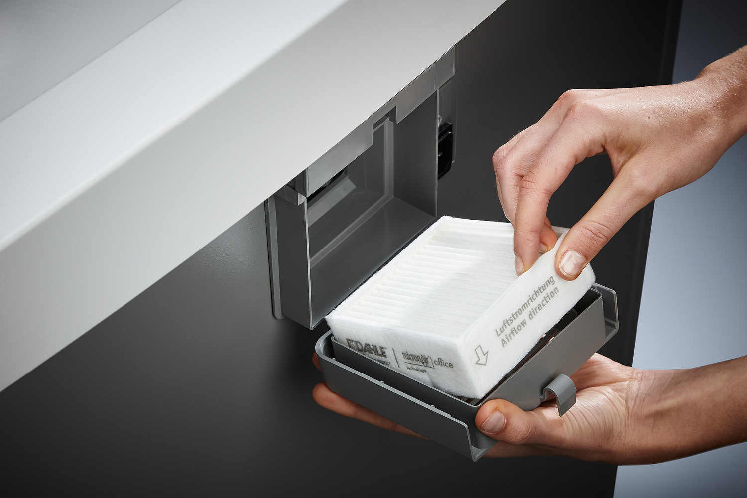 Improved indoor climate even when in heavy use: the unique DAHLE CleanTEC® filter system reduces fine dust pollution from the document shredder