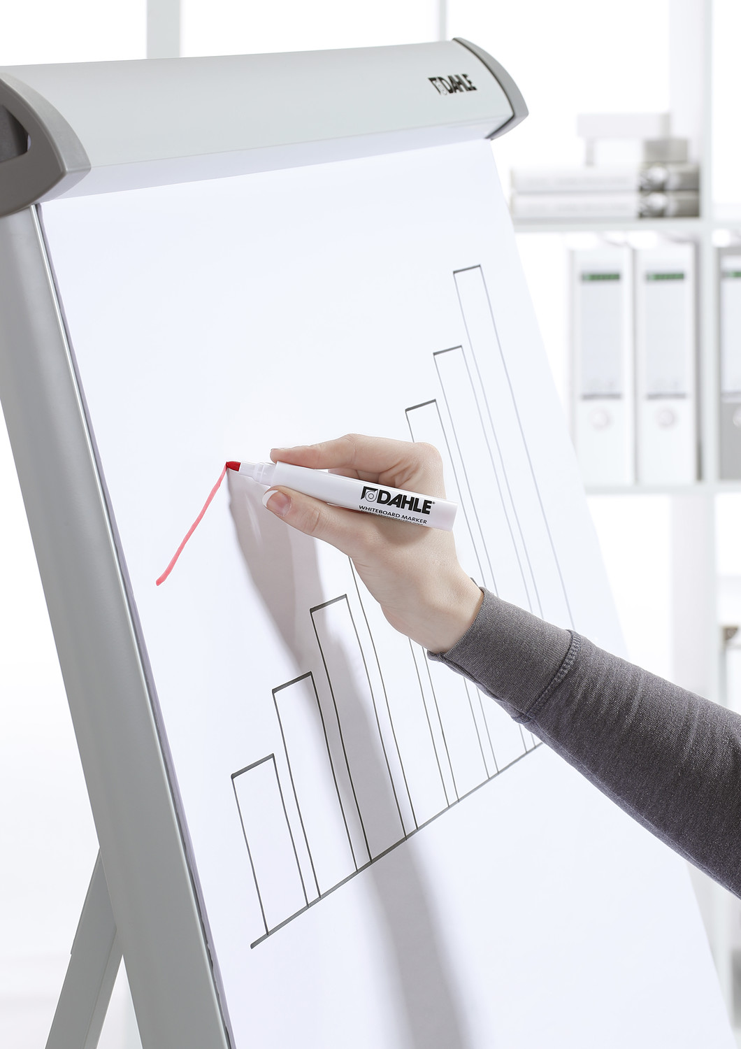 Take notes, create drafts, structure information – flip charts by Dahle are the perfect choice for interactive meetings and presentations