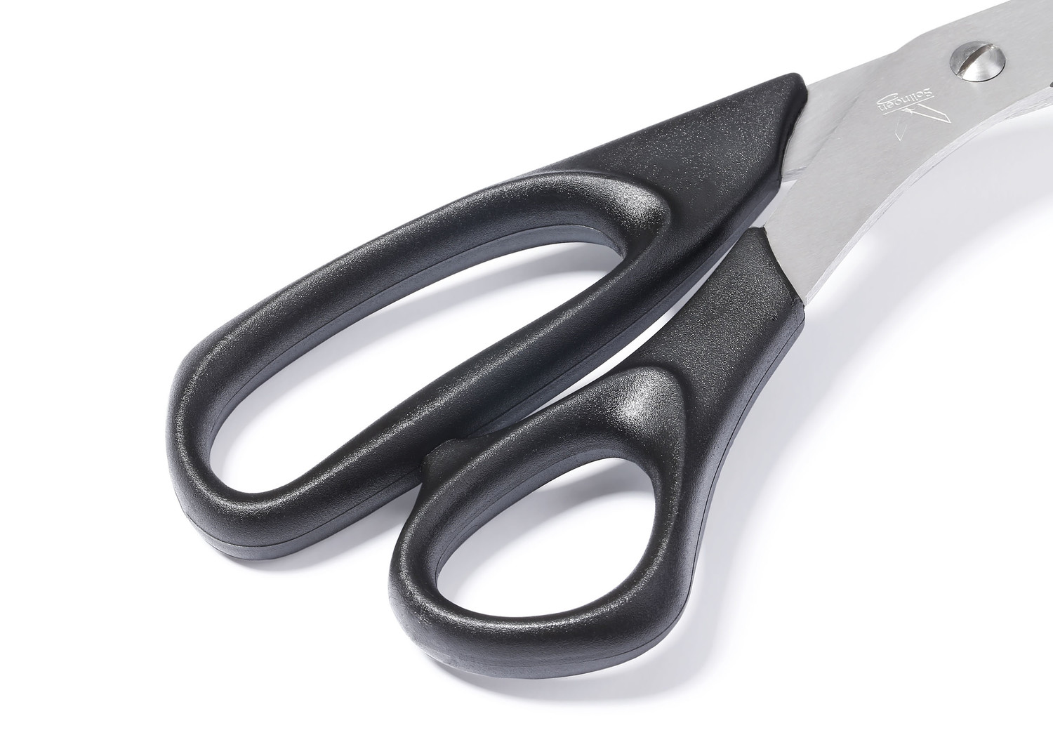Robust scissor handles made of high-impact proof ABS plastic.