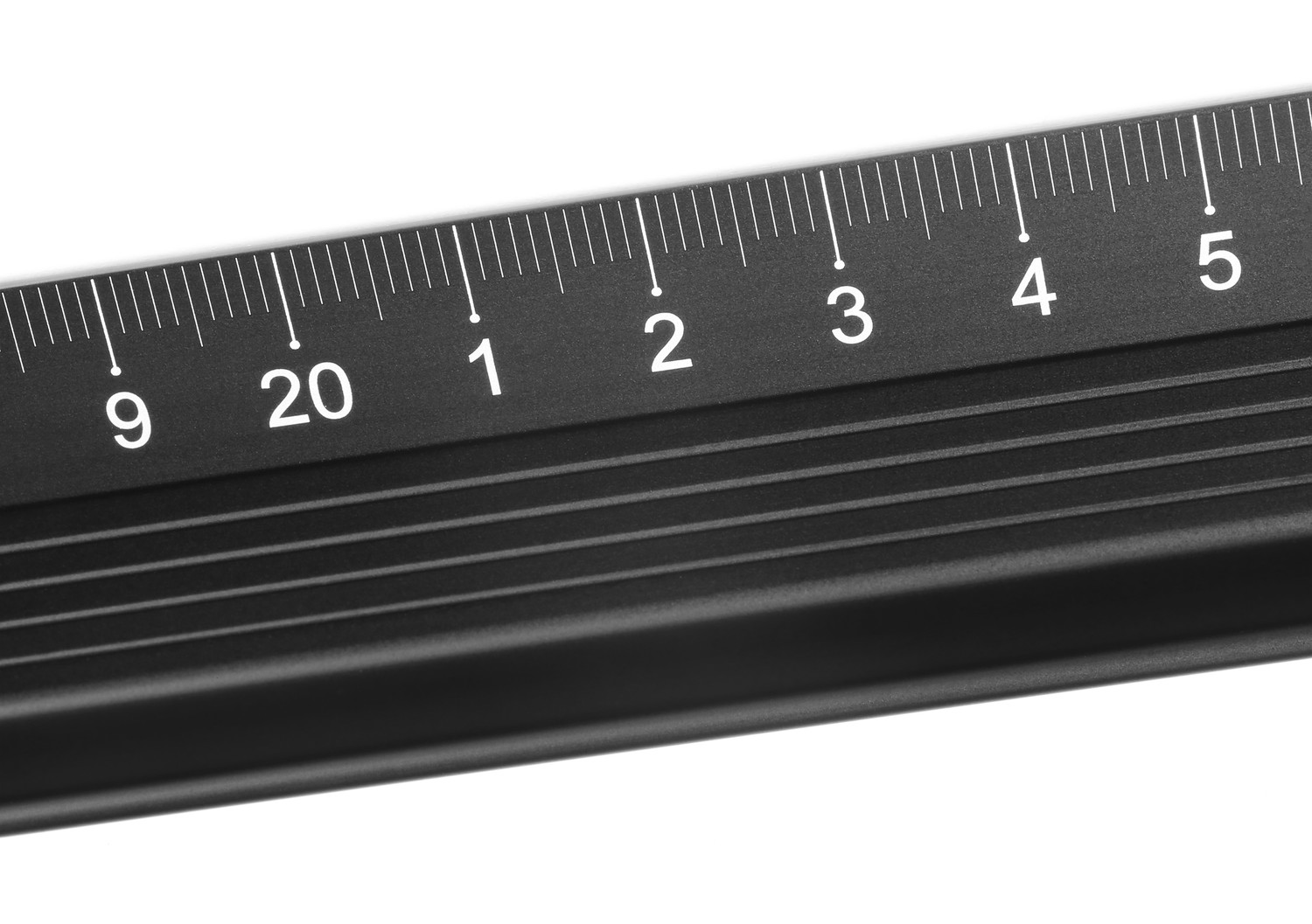 Handy centimetre markings for maximum precision cutting