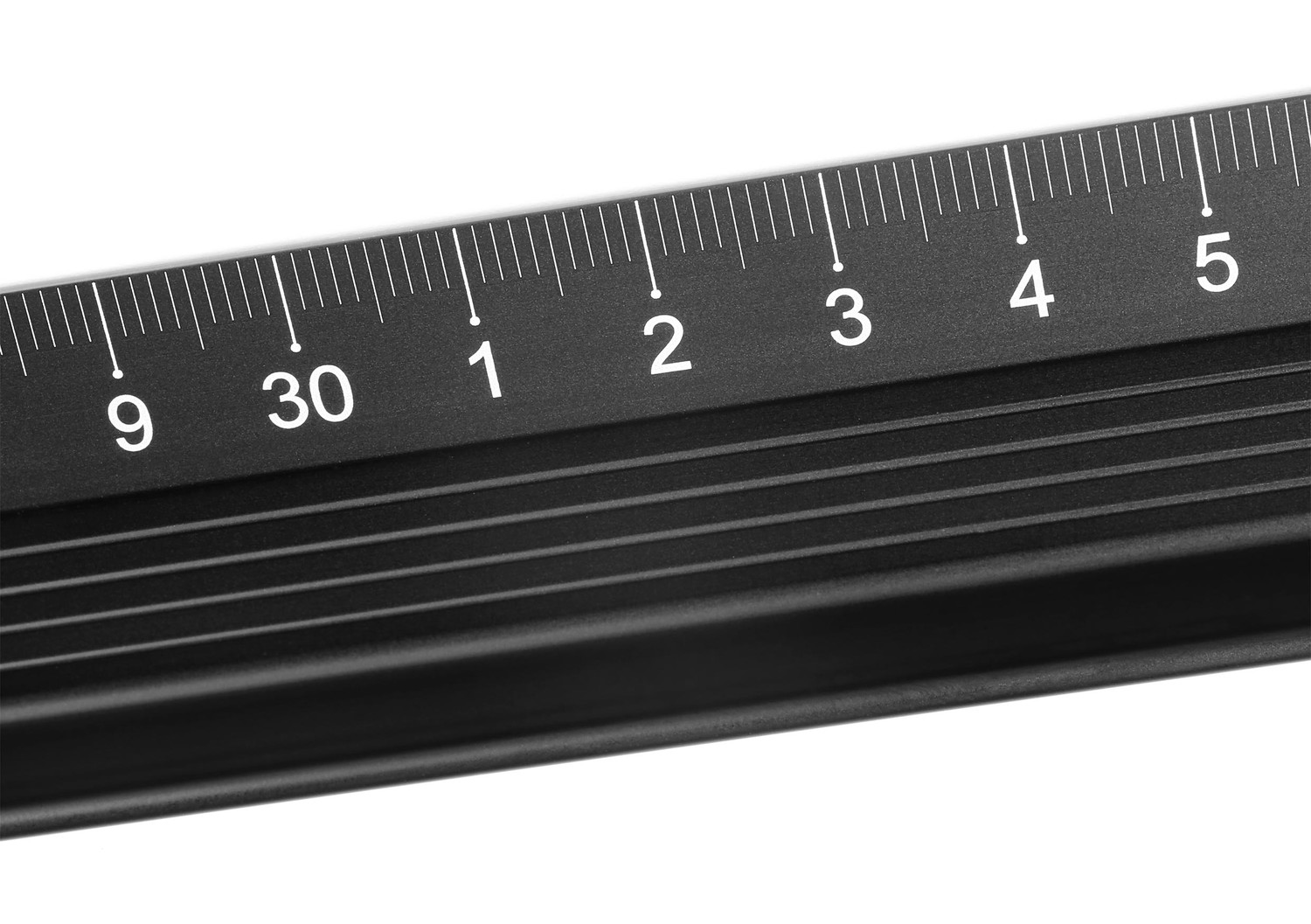 Handy centimetre markings for maximum precision cutting