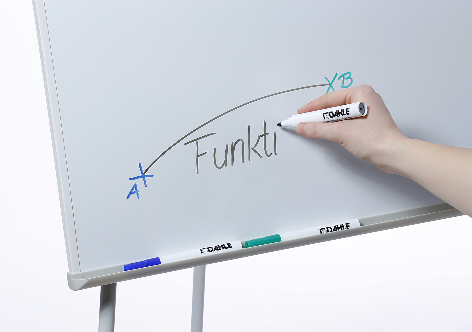Also suitable for use without flip chart pad: write straight onto the white magnetic surface with dry-erasable whiteboard markers