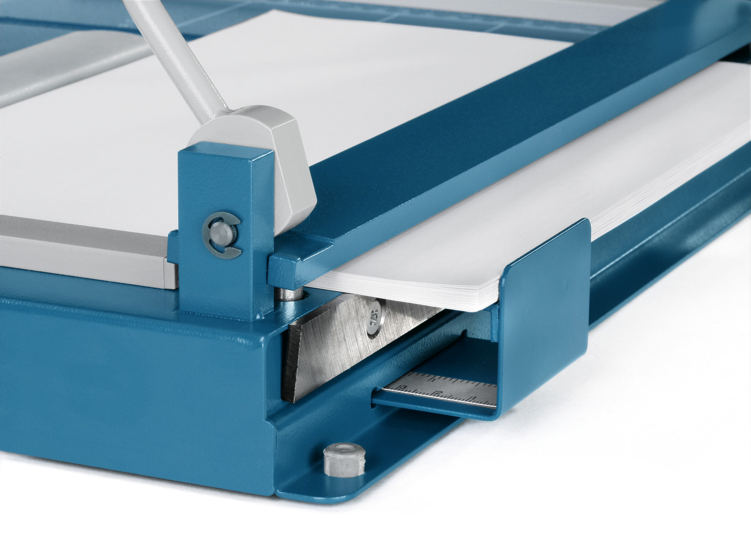 Powerful performance from Dahle model 564 for cutting up to 50 sheets