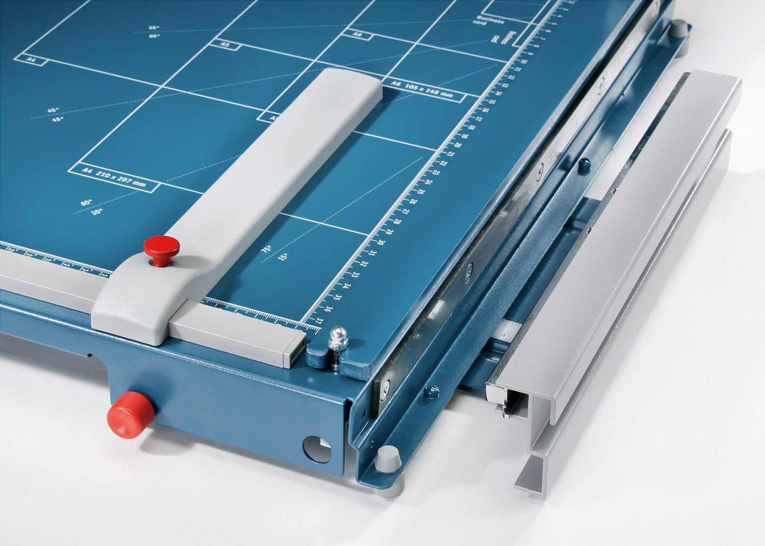 Pull-out front stop up to 170 mm with fold-out paper holders – for cutting strips of equal width