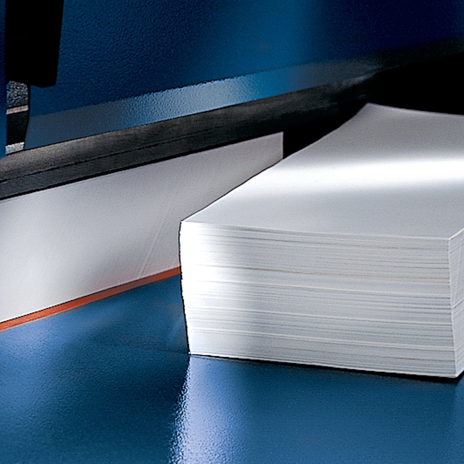 Large quantities of paper can be cut with effortless ease