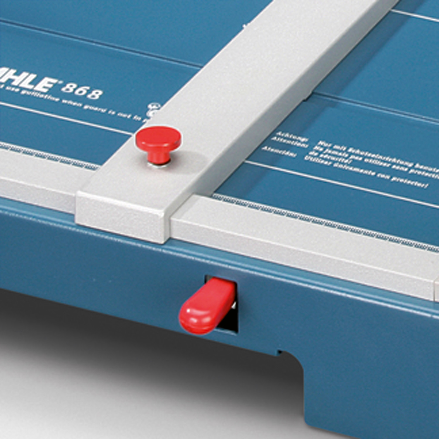Automatic, de-selectable clamping makes easy work of cutting pressure-sensitive materials