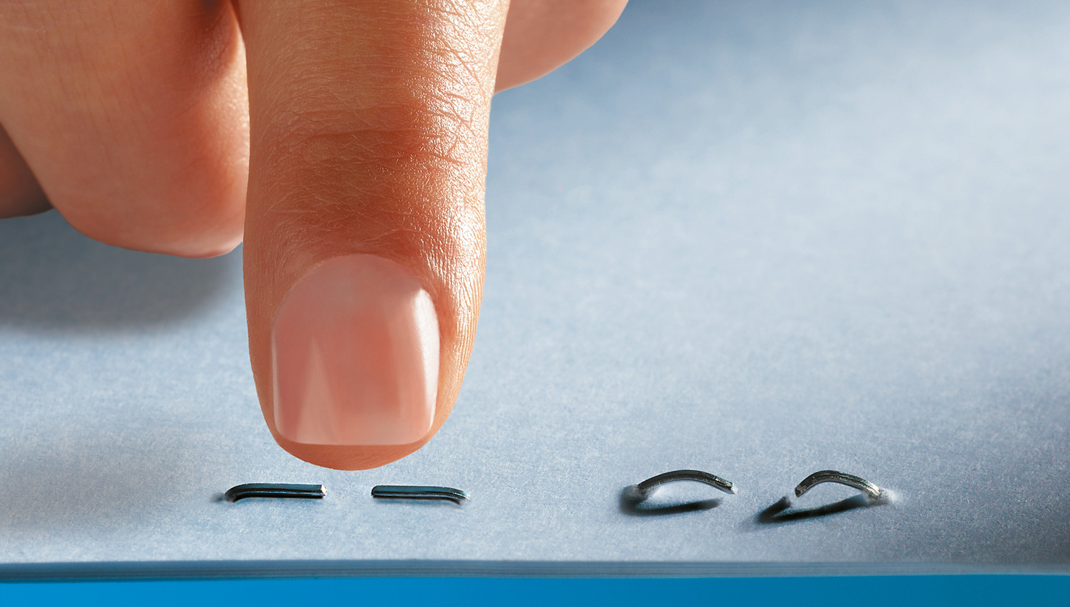 The minimum amount of space taken up by staple ends optimises binder capacity. Despite flat-clinch stapling, staples are easily removed from paper with a staple remover.