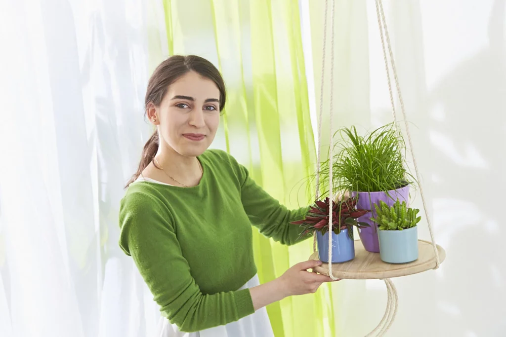 Accessorise simply beautifully with this plant hanger